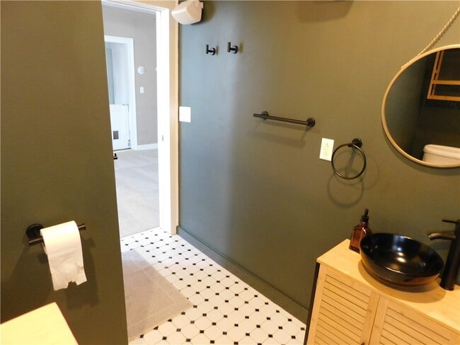 Building Photo - 321 N Main St