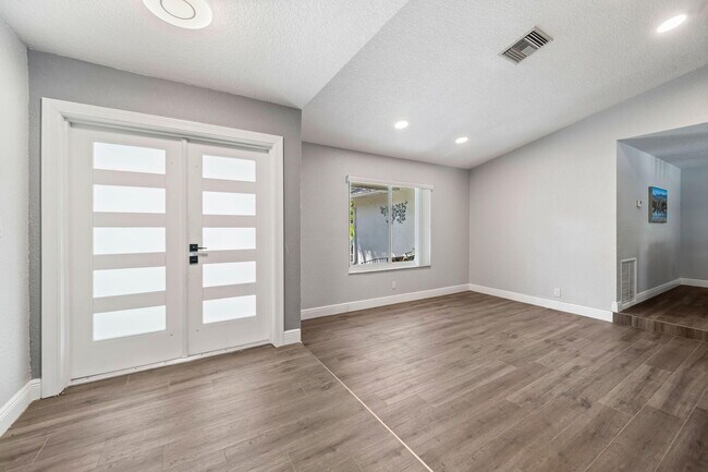 Building Photo - 13948 Ishnala Cir