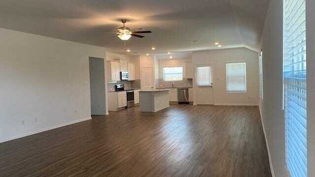 Building Photo - 111 Mountain Maple St