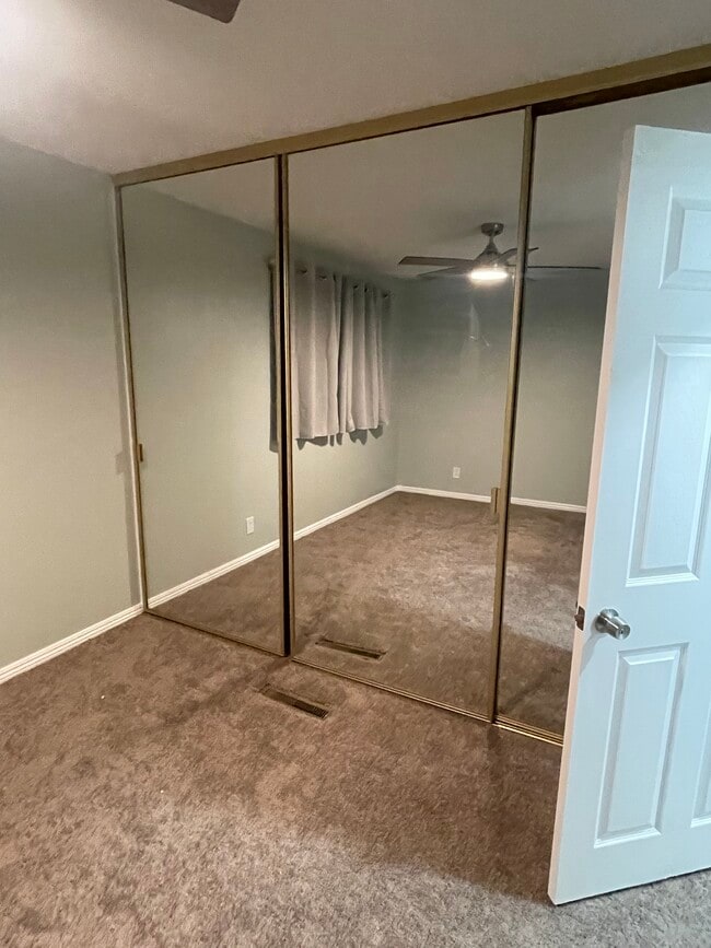 Building Photo - 810 W Lambert Rd