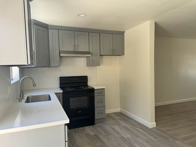 Building Photo - MOVE IN SPECIAL FIRST MONTH 1/2 OFF 2BD/1.5BA Two-Story Condo – Bullhead City | $1,150/Month