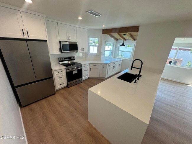 Building Photo - 21420 Chatsworth St