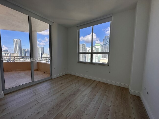 Building Photo - 808 Brickell Key Dr