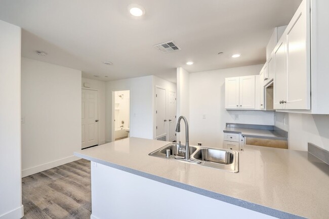 Building Photo - BRAND NEW 1 BEDROOM LUXURY UNITS!