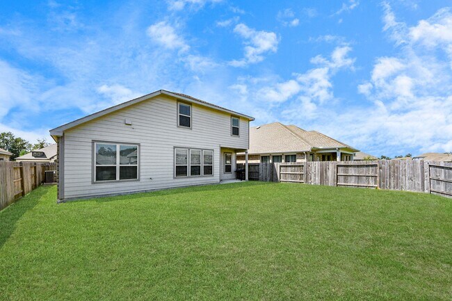 Building Photo - 24063 Hawthorn Lks Dr