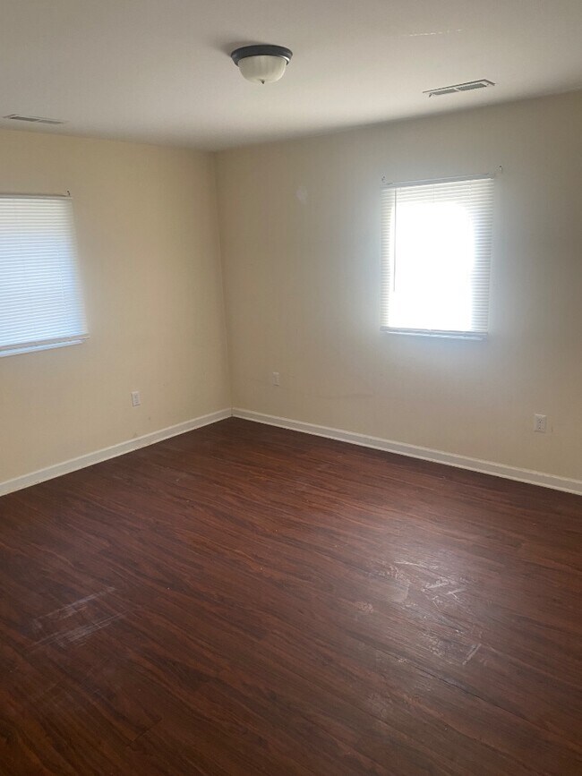 Building Photo - 1810 Ozone Ct