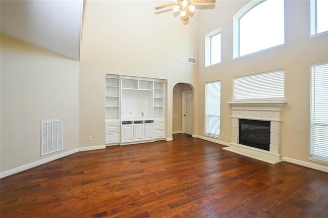 Building Photo - 8707 Westbrook Forest Dr