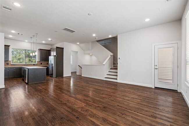 Building Photo - 1013 W 17th St