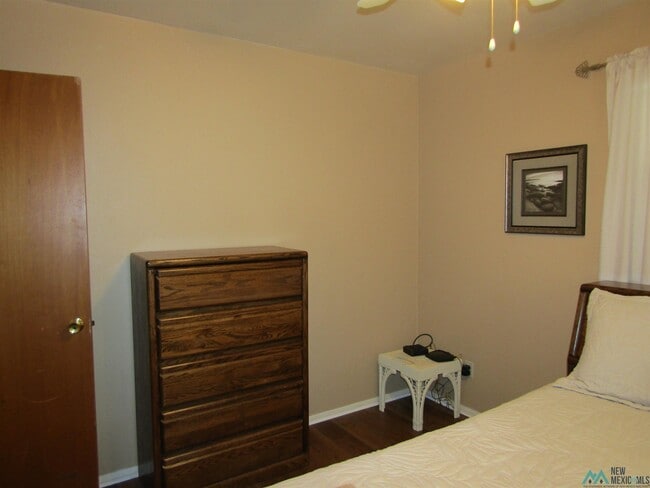 Building Photo - 605 1/2 W Quay Ave