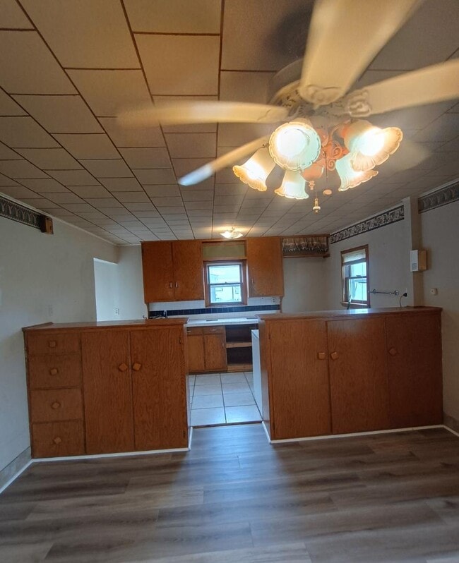 Building Photo - 846 E Maple St