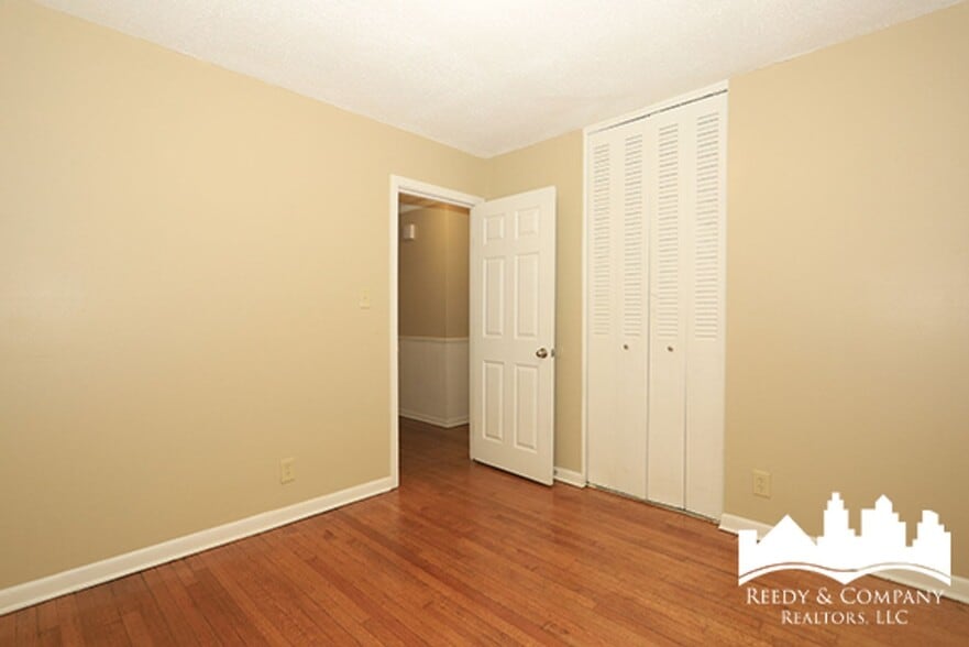 Building Photo - 4227 Kenosha Rd