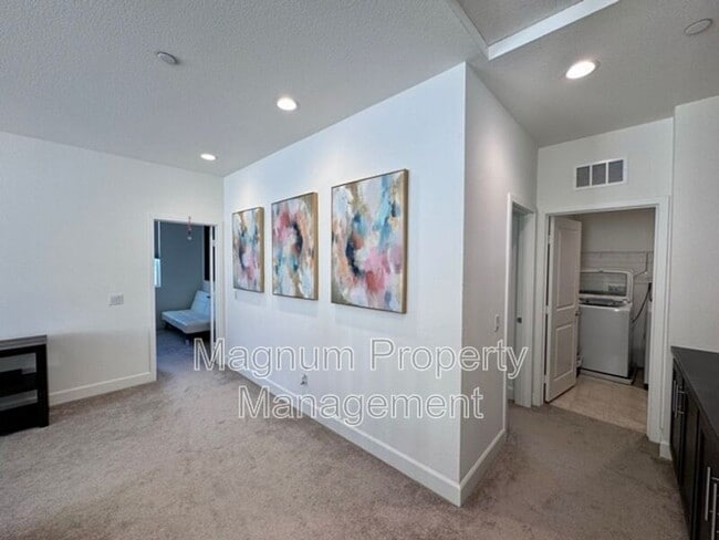 Building Photo - 38572 Rosegate Pl