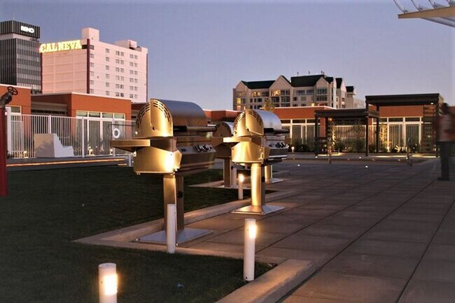 Building Photo - At the Montage!!! 1 bedroom 1 bath luxury ...