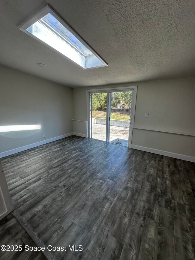 Building Photo - 1130 Delmonte St