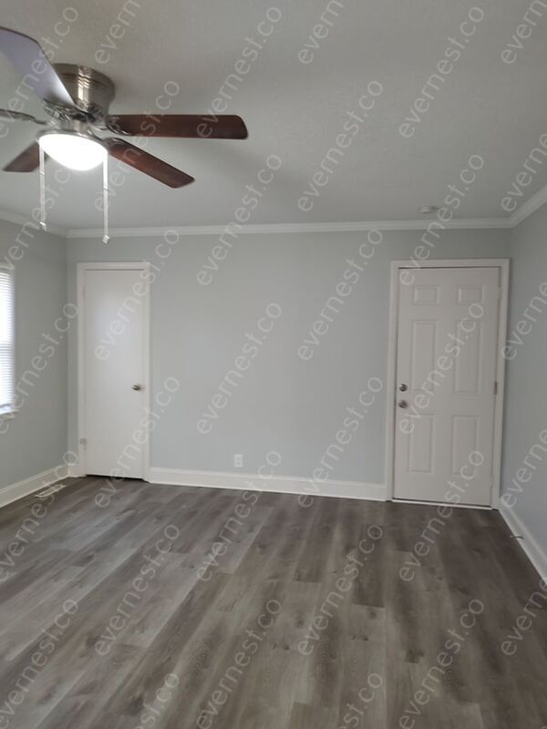 Building Photo - 916 Dorton Ln