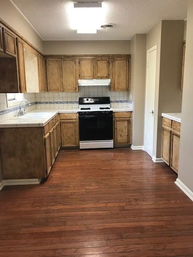 Building Photo - Beautiful 3 bedroom home! 1/2 off 1st month rent!!!