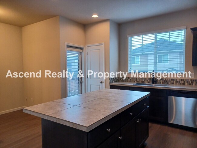 Building Photo - 3 Level End Unit Townhome with Newer Carpet, Open Floor Plan, 2 Balconies, 2 Car Attached Garage ...