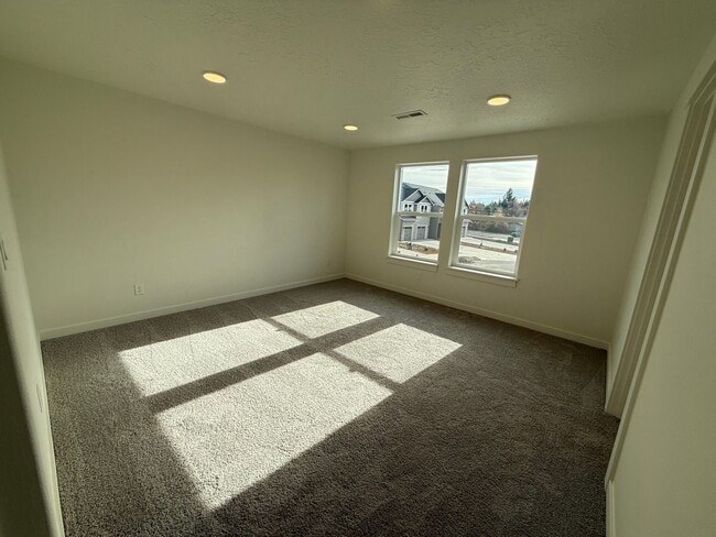 Building Photo - Brand New Stunning 3 Bed/2.5 Bath Townhous...