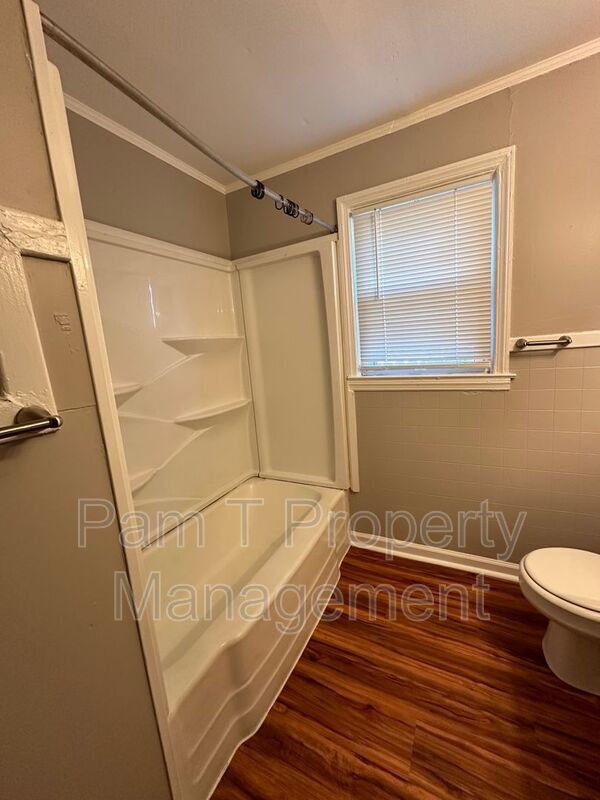 Building Photo - 26 W 59th St