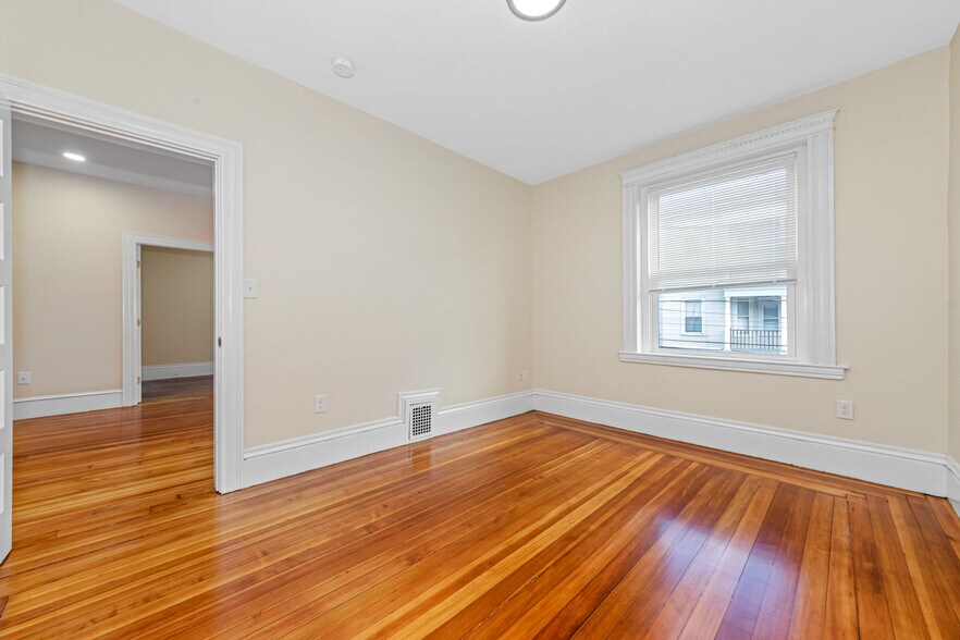 Building Photo - 36 Brackett St