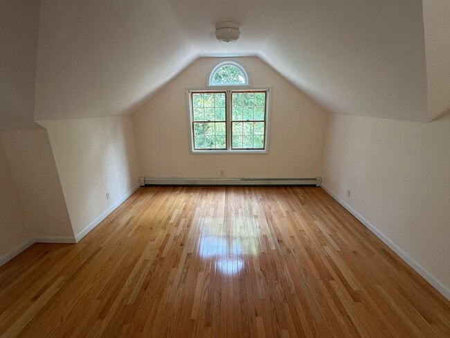 Building Photo - 6 Raven Way