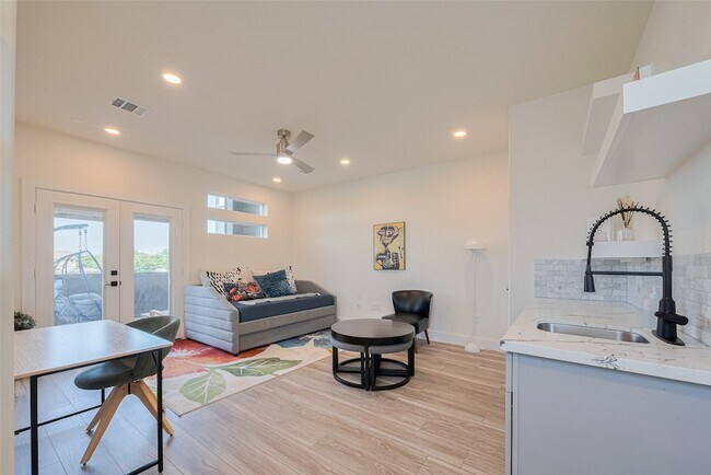 Building Photo - 2909 Nagle St