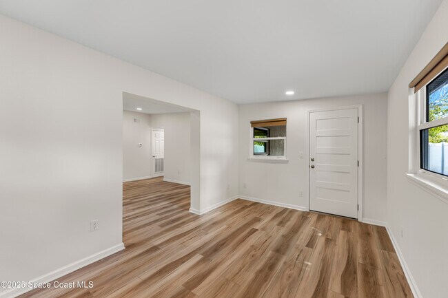 Building Photo - 34 W Azalea Cir