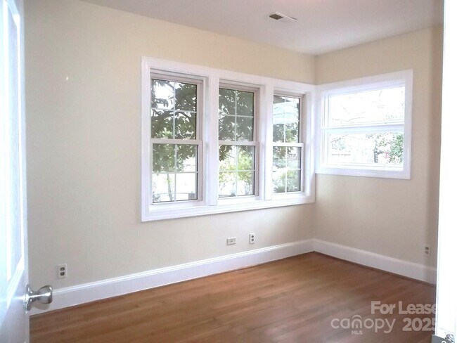 Building Photo - 5511 Wedgewood Dr