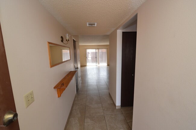 Building Photo - 731 S Pantano Pkwy