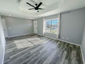 Building Photo - 11 Holly Dr