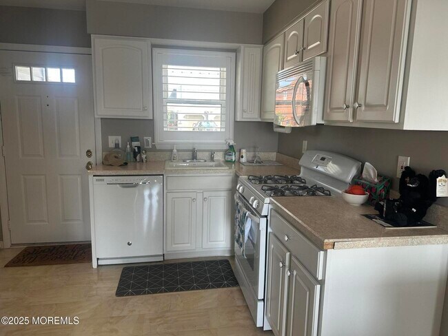 Building Photo - 46 Longpoint Dr
