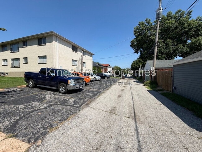 Building Photo - 4996 Oleatha Ave