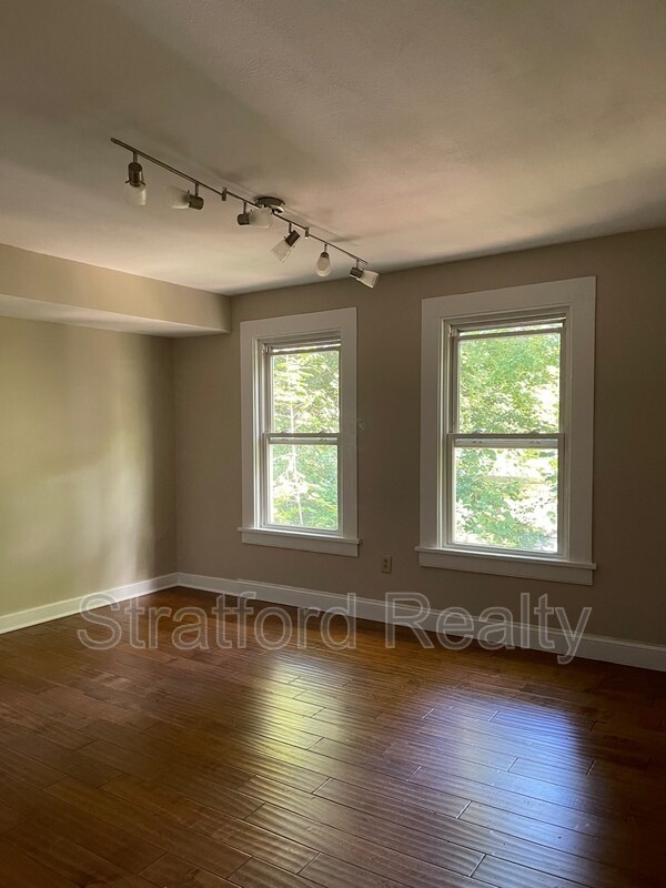 Building Photo - 509 Willis Ave