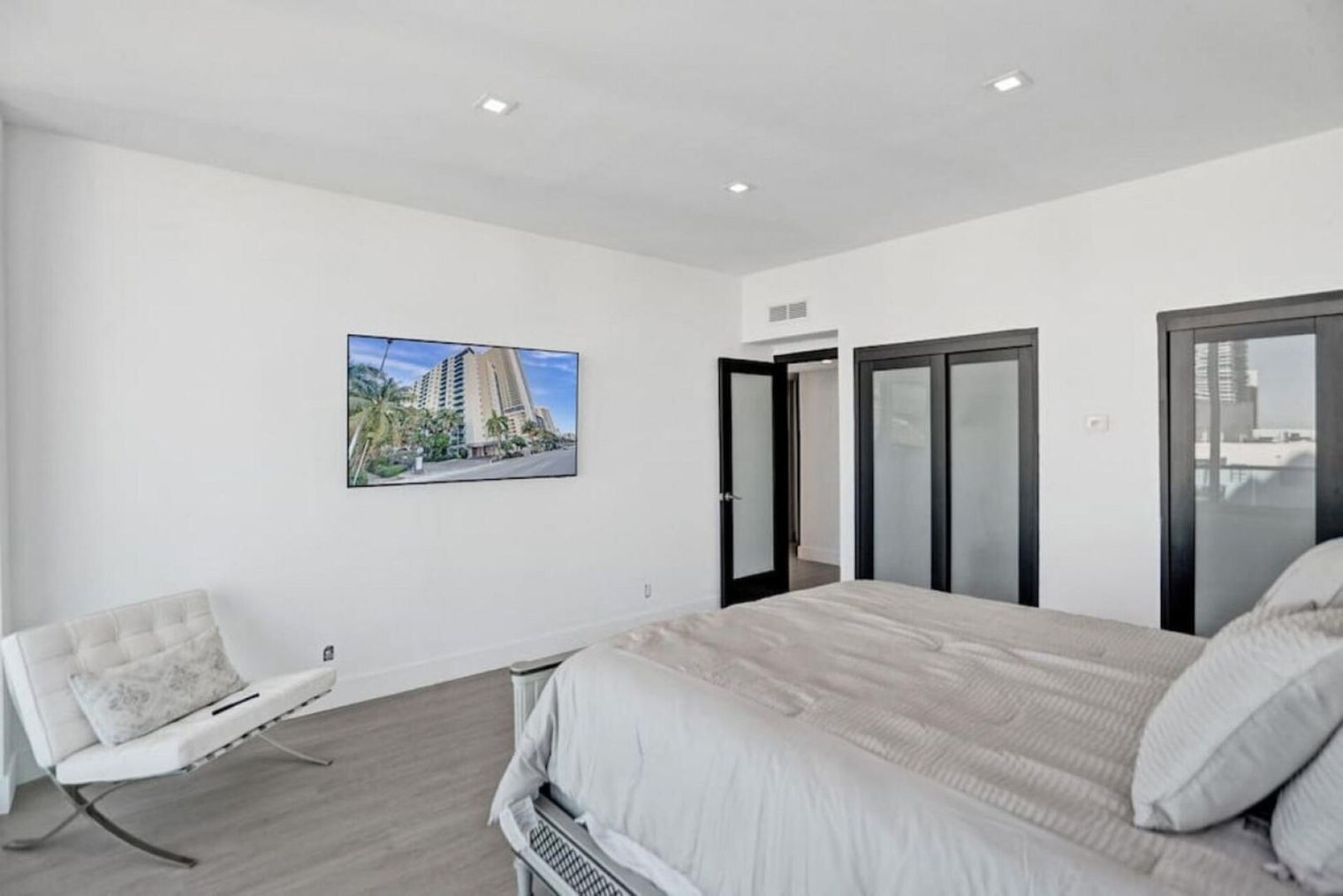 Building Photo - 4001 S Ocean Dr