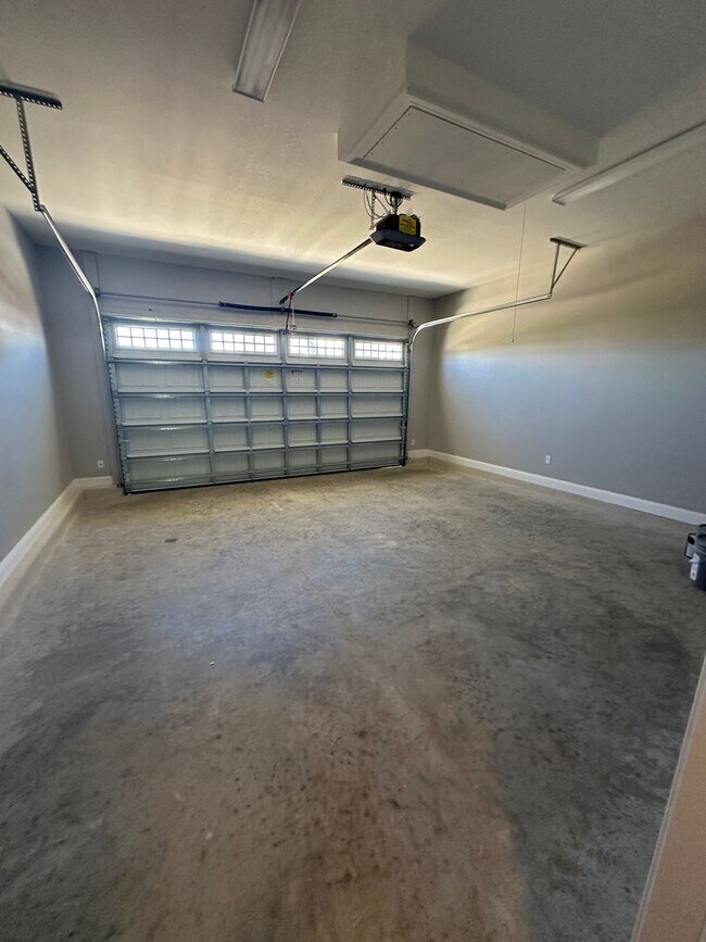 Building Photo - RENT IN FALLSCHASE HOA COMMUNITY, NEW CONS...