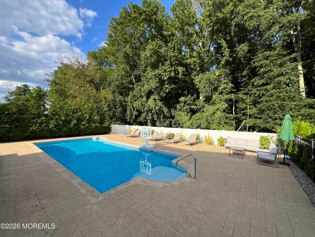 Building Photo - 8 Ridge Rd