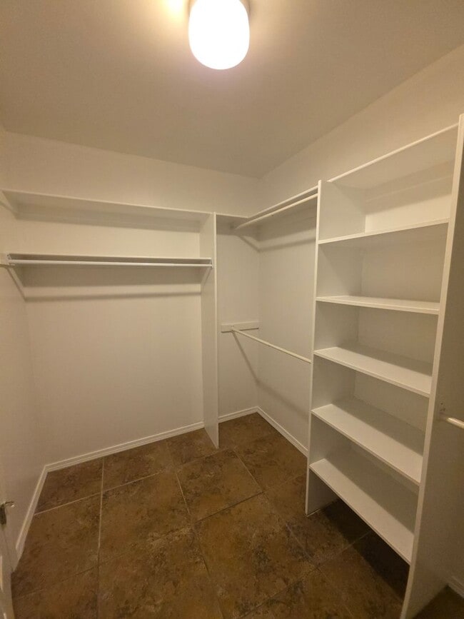 Building Photo - 401 E 11th St