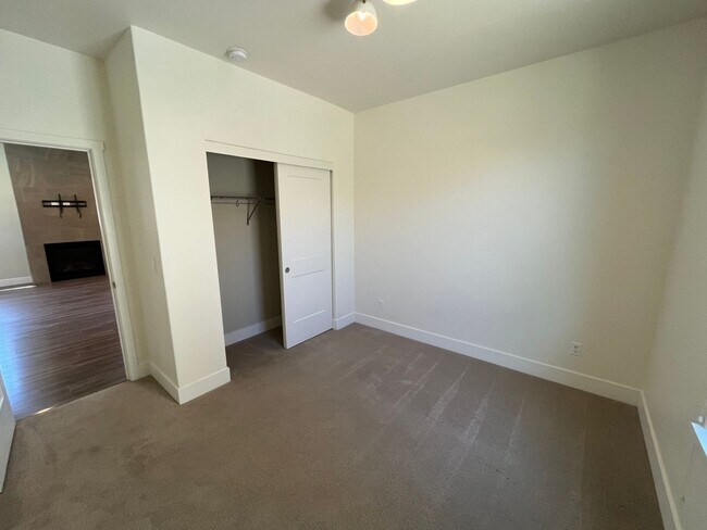 Building Photo - Single Level Home in Unique Bend Neighborhood