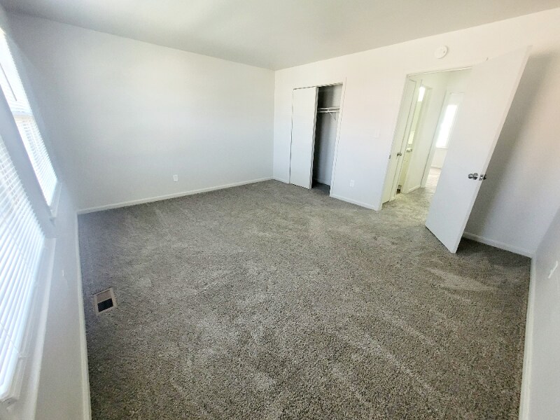 Building Photo - 2 Bainbridge Ave