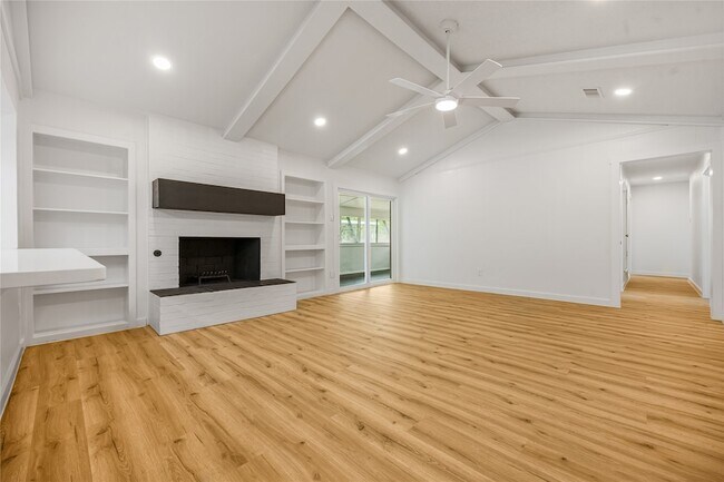 Building Photo - 3013 Conejos Dr