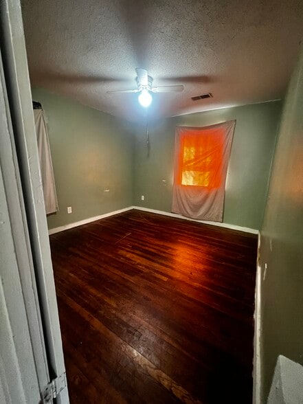 Building Photo - 944 Alice Ave