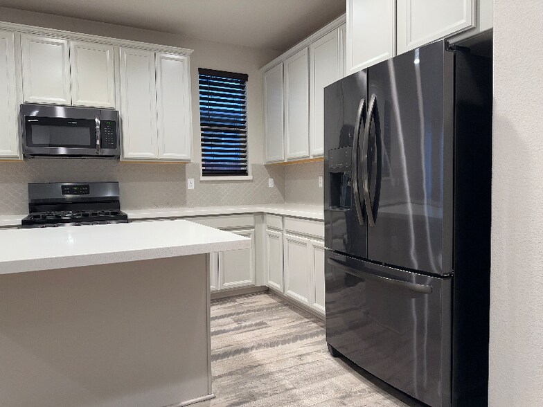 Building Photo - 2375 Creekview Dr