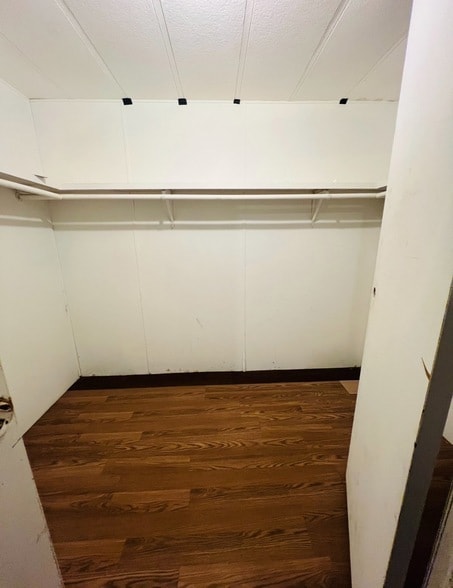 Building Photo - 491 E Sherwood Dr