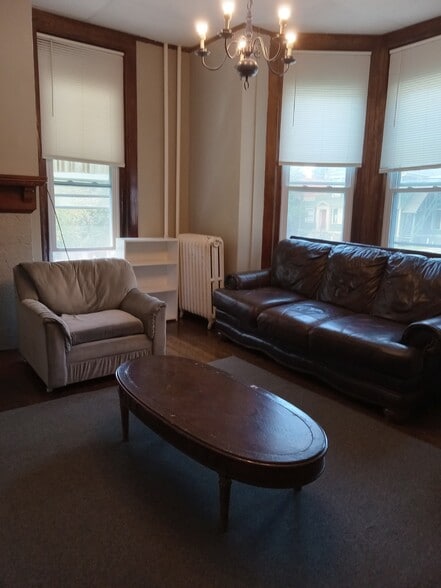 Apt 4 - living room - 523 E State St