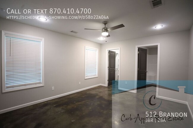 Building Photo - Move in special $800!!  Beautiful 3 bed / ...