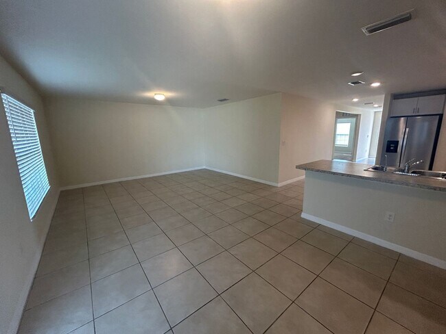 Building Photo - 3927 NE 23rd Pl