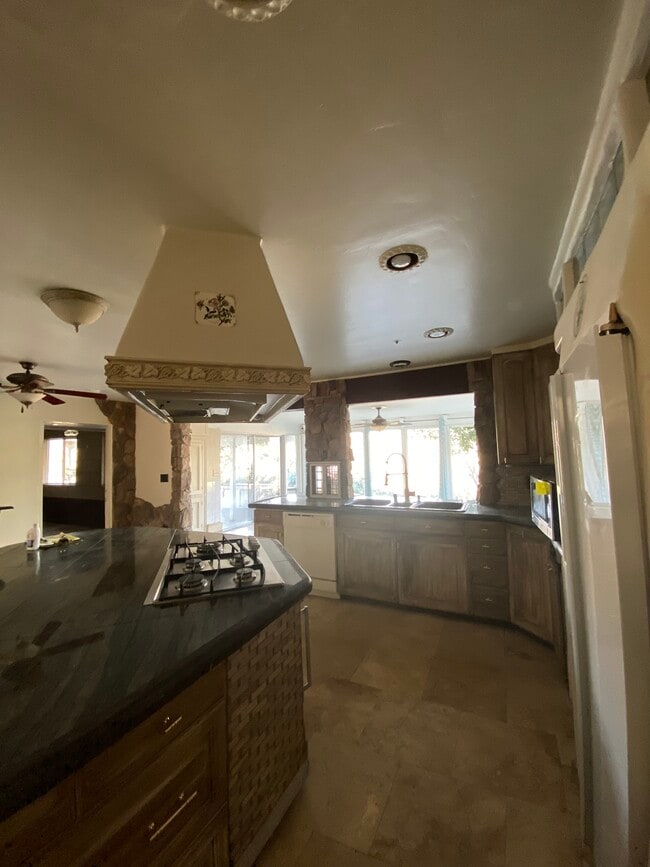 Building Photo - 2308 Canyon View Rd