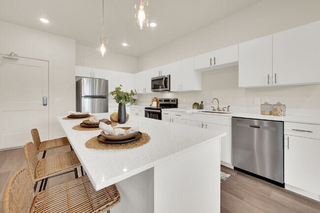 Building Photo - Welcome to Morrelli Apartments-2 MONTHS RENT FREE!