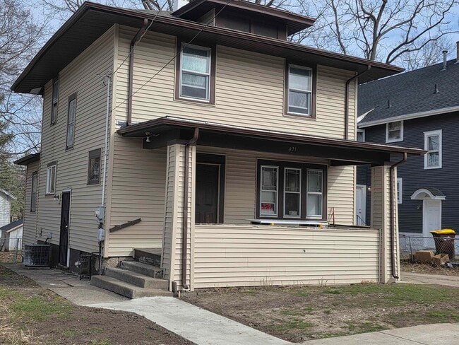 Building Photo - 321 Albert Ave