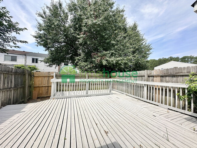 Building Photo - 3207 Creekside Dr